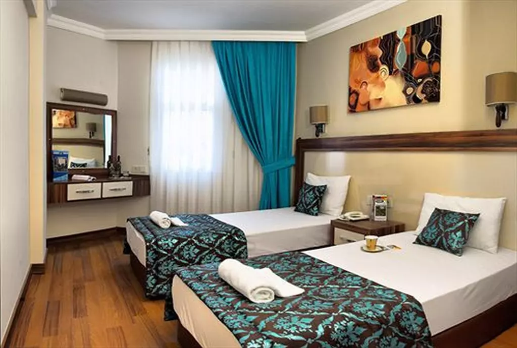 hotel flora suites kusadasi_shabavizparvaz_04.jpg